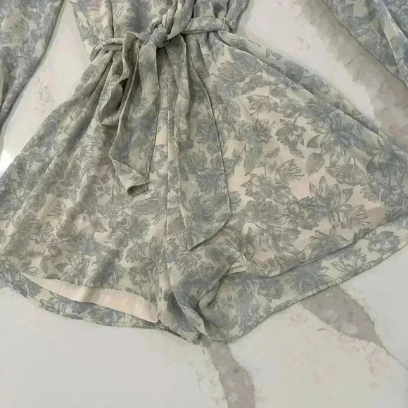 Express Wrap Front Elegant Ivory/ Blue Floral Print Long Sleeve Romper Womens XS - Picture 2 of 8